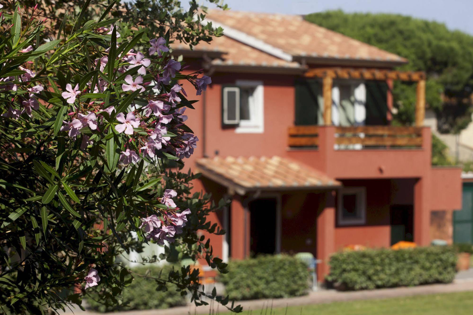 Residence Pineta Albinia Esterno foto